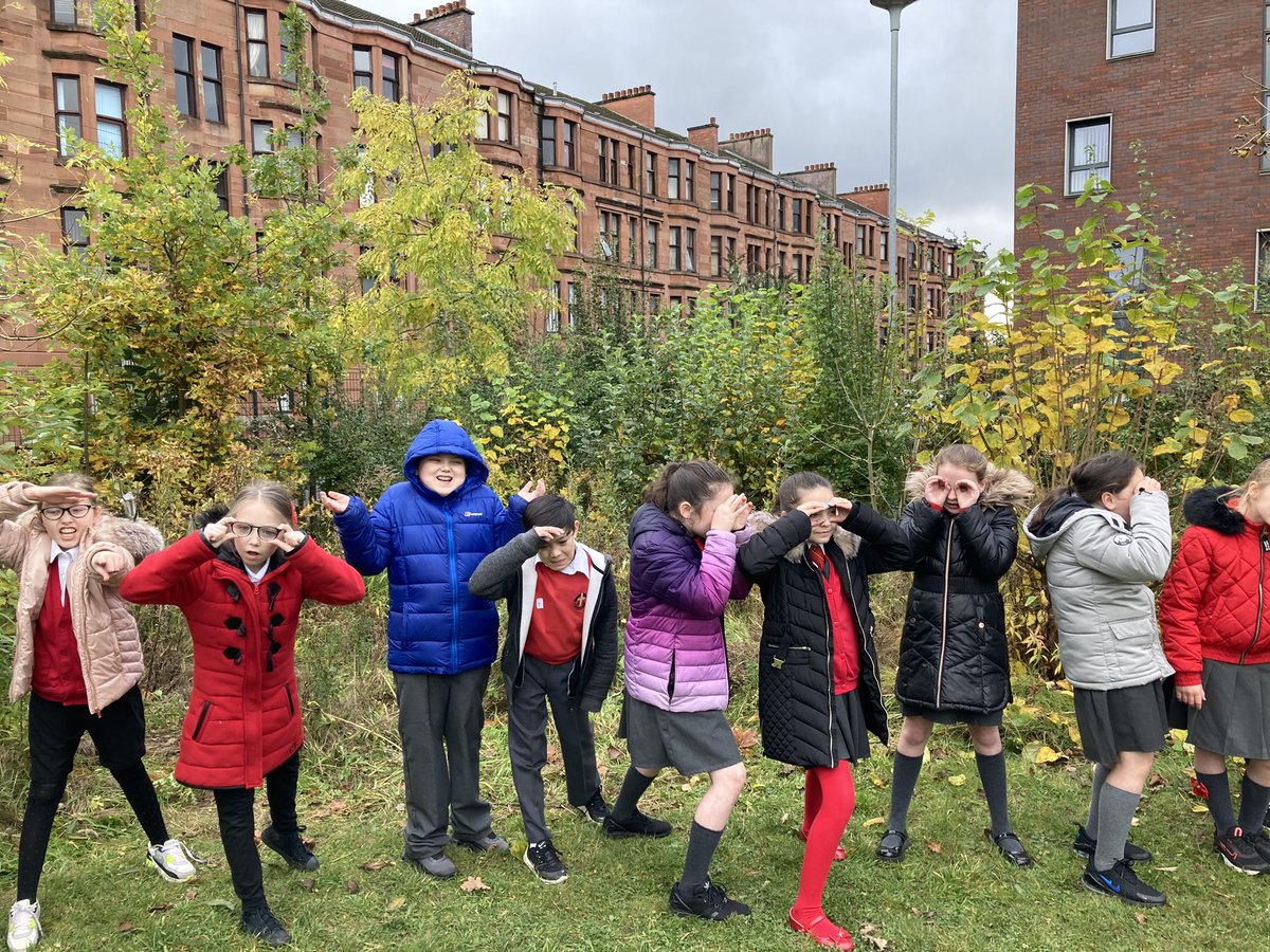 StSavioursGovan's tweet photo. Explorer pose! https://t.co/DYQf13Kn1q