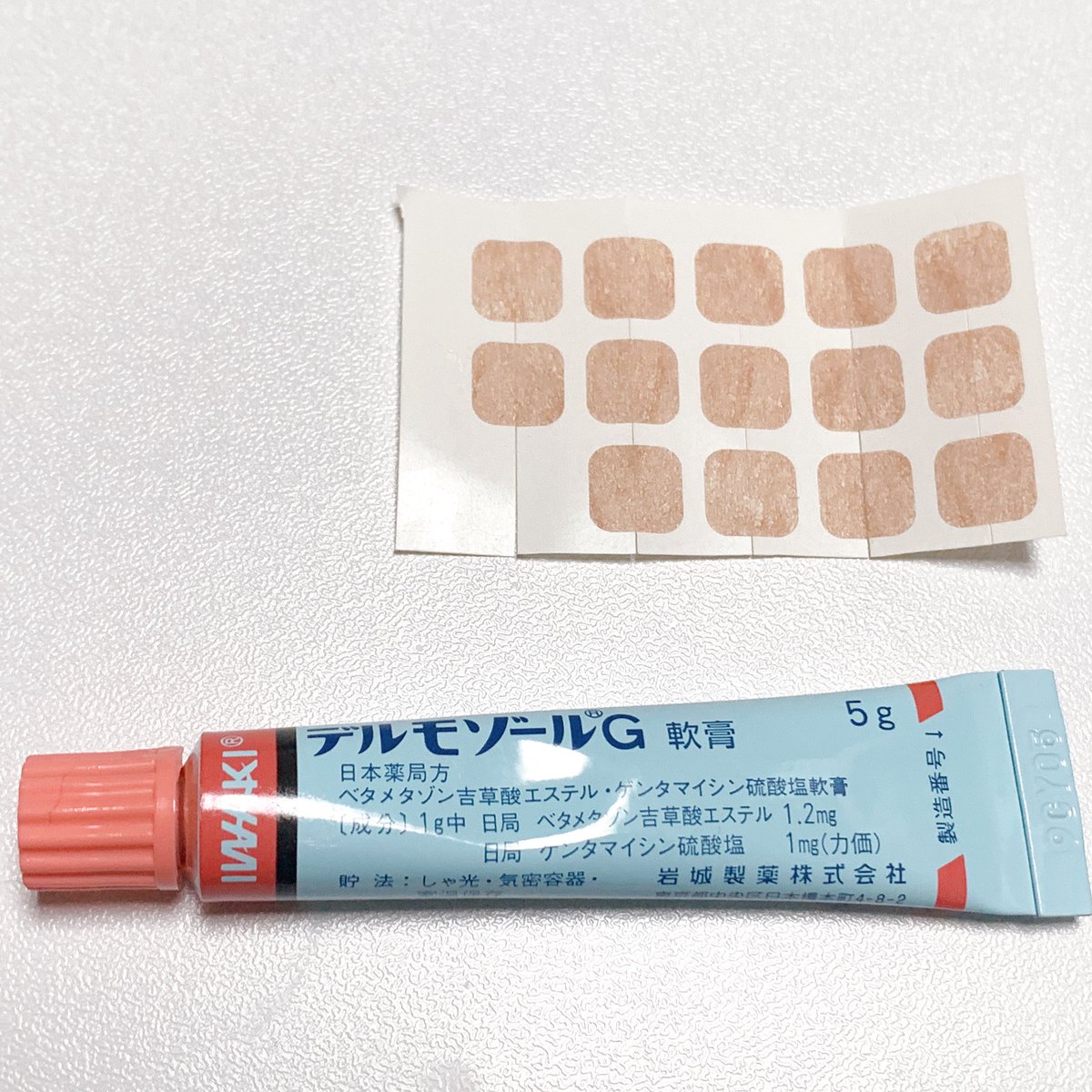 人工人魚ちゃん 鼻修正 シミ レーザー1日目 照射直後の保護テープ貼られた状態 麻酔クリーム無し 痛みは虫に刺される感じ 貼られたテープは1週間貼りっぱなしで 剥がれたら貼り直す 3ヶ月ぐらい続けた方が良いらしい 軟膏はテープ