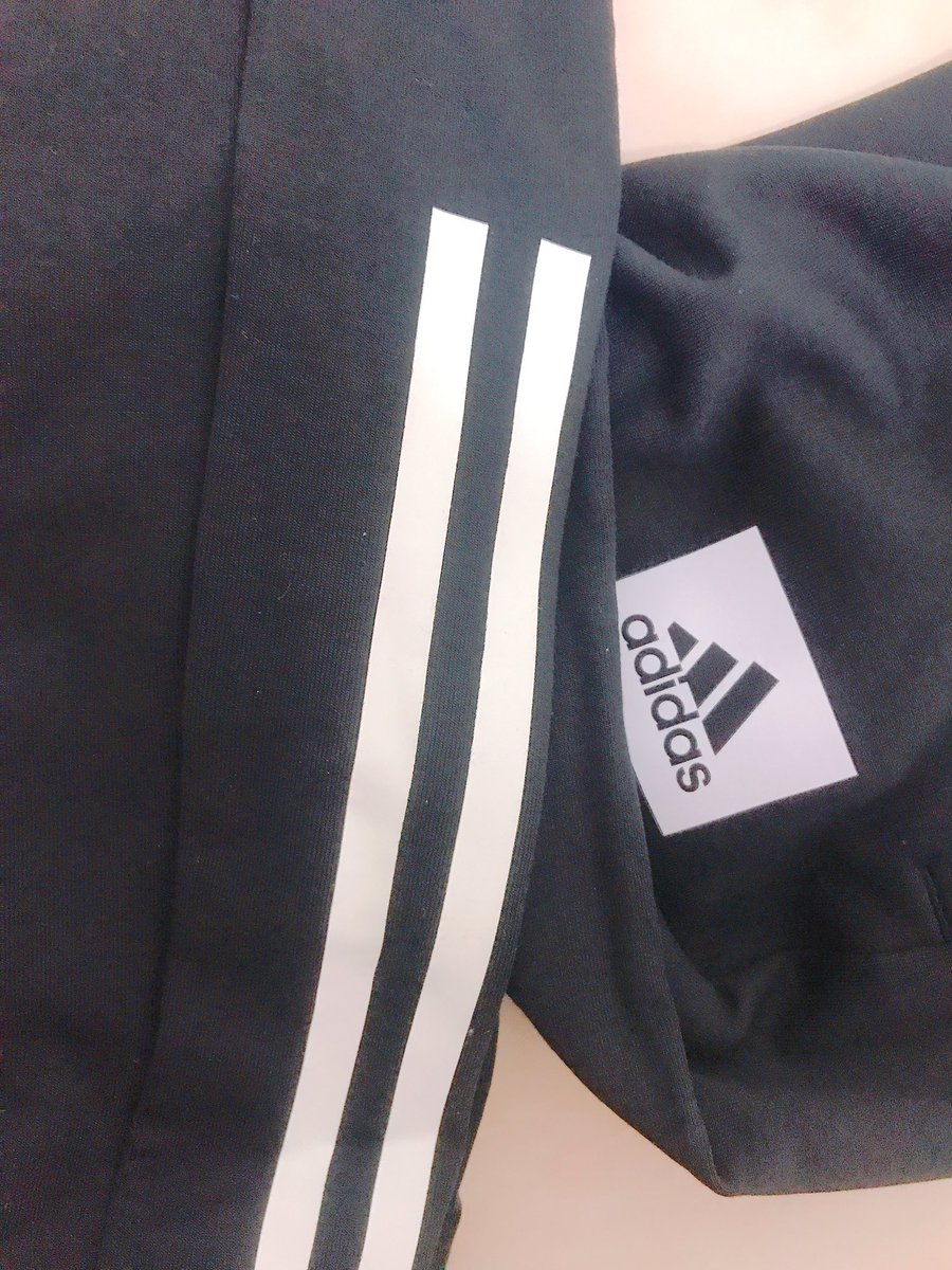 vivienc41732492's tweet photo. 順利收貨🎉
天氣轉冷 入手 Made in Vietnam #Adidas 運動長褲
質地比想像中厚👍🏻
廢話唔講咁多 落去跑返轉先
🏃♀️💨💨💨💨
#黃色經濟圈 #GetheMall #YellowEconomicCircle #BoycottChineseProducts https://t.co/vrh1kZFuo0
