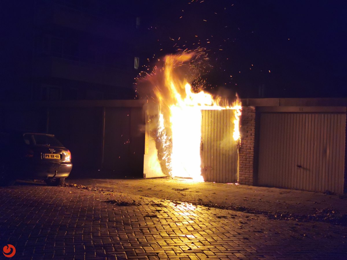 Uitslaande brand in garagebox..