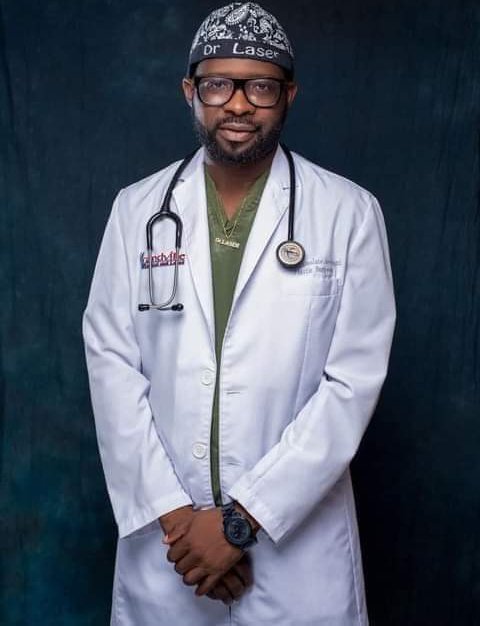 AngelicErny_'s tweet image. This man did a wonderful job yesterday in saving lives at the toll gate massacre, infact the number of casualties he attended to were many and lives were saved...thank you doctor...
#EndSARS
#Lekkitollgate
#LekkiMassacre