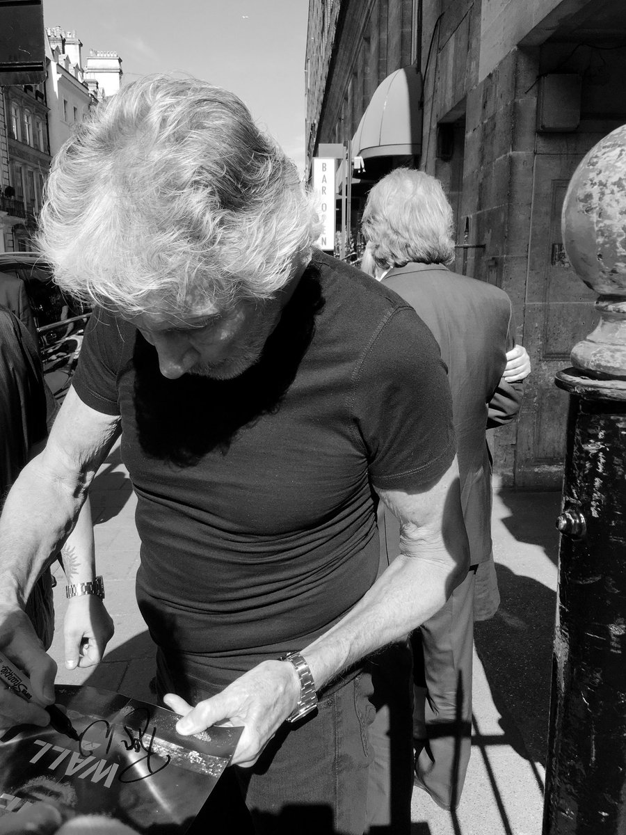 UnComfortabNumb's tweet image. Oggi così
Picture a courthouse with no fucking laws
Picture a cathouse with no fucking whores
Picture a shithouse with no fucking drains
Picture a leader with no fucking brains No fucking brains, no fucking brains
No fucking brains, no fucking brains...
#picturethat #RogerWaters