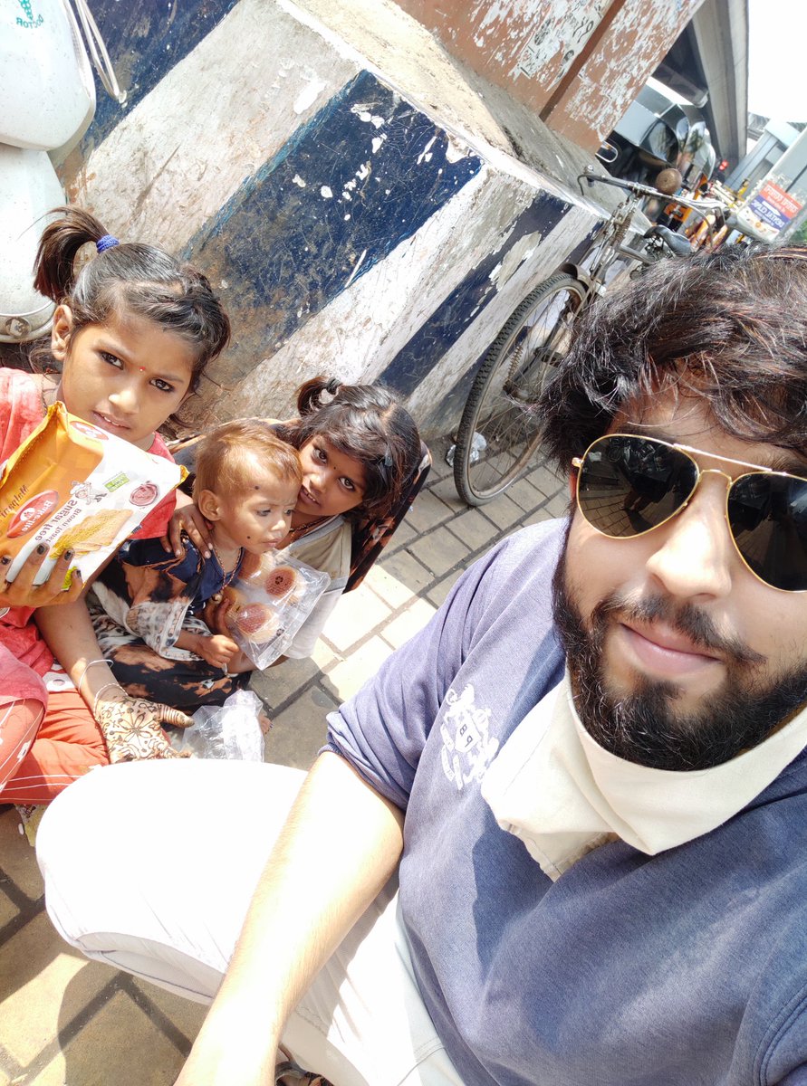 If some kids on road ask you for money, don't give them the money, instead give them some food. Today I did the same.The reason behind this thread is not to show myself for a small help that I did,but to make you aware of the nexus for which these kids are used.(1/n)