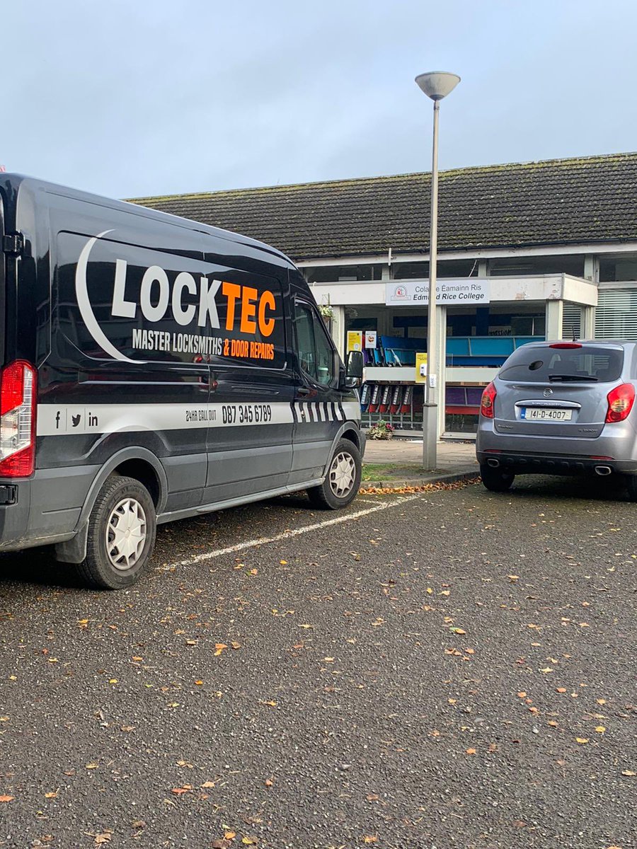 New Door Hinge Supplied &amp; Fitted at Edmund Rice College in Blanchardstown, Dublin 15

   👨🏻‍🔧 locktec.ie
   🔐 New Handles &amp; Locks
   🔑 Key Cutting
   🚪 Door Repair
   🚨 Emergency
   ⏰ 24 Hours

Give us a call 📞 0867307788