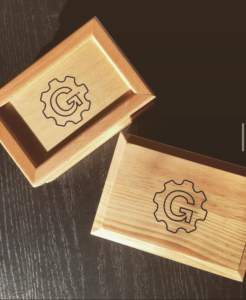 GrindhouseGrind's tweet photo. These bamboo pollen sifter boxes are made with a 3-part design including a magnetic lid, 125-micron sifting screen, and a magnetized tempered glass collection tray. 

#Getyourgrindon and start shopping today! --> https://t.co/0z9s8tK4b2 https://t.co/5nspETBTJ0
