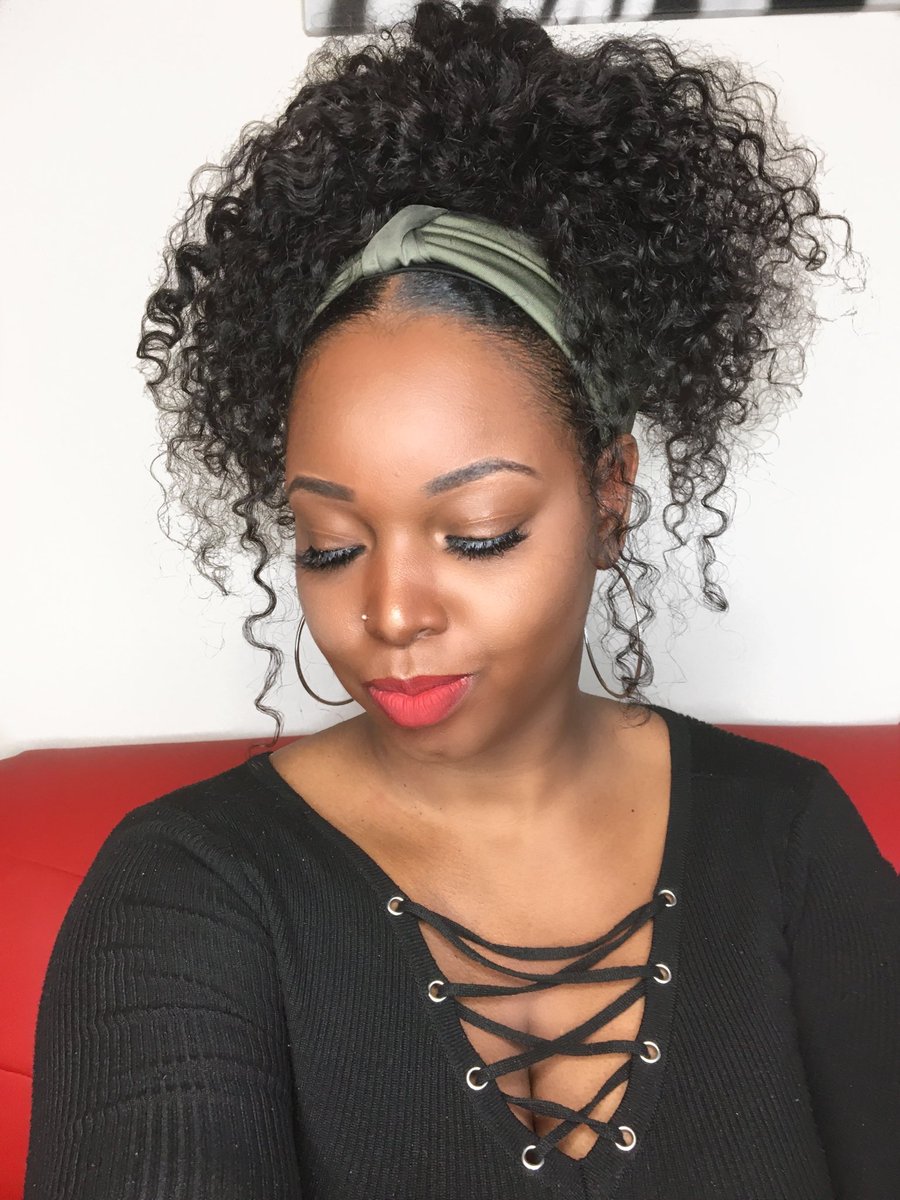 nicolenoirehair's tweet photo. Who knew that you could style a wig in so many different ways?! 🖤😍😮
#naturalhair #halfwig #darkskin #curlyhair #teamnatural #melanin #naturalhaircommunity #naturalhairstyles #curlyhairstyles #protectivestyles #naturalhairstyle #darkskinned #nicolenoirehair #headbandwig https://t.co/CedM3RZzm9