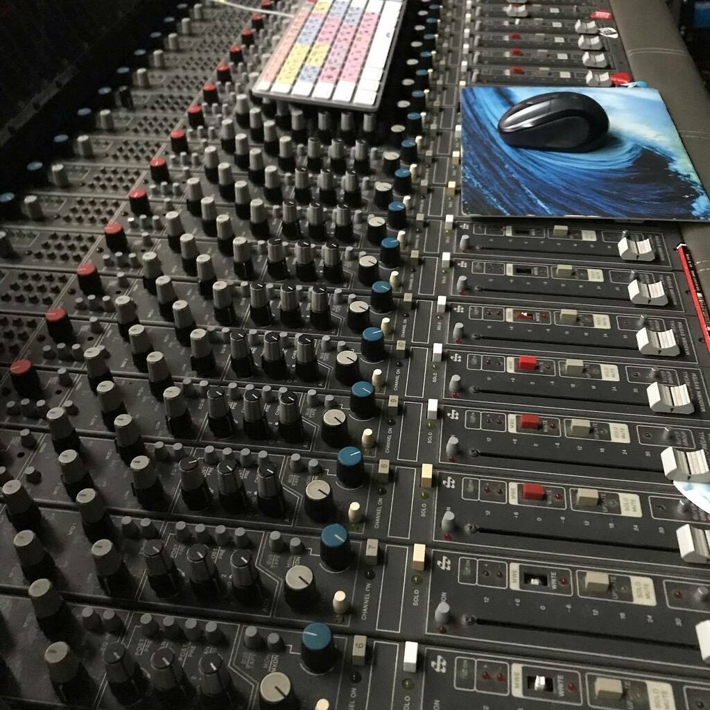 SurfGuitar's tweet photo. Soundworkshop mixing desk. #mixing #recording #recordingstudio #soundworkshop #surfguitar #instro #oroduction #theatlantics #remixmusic https://t.co/ZCTrXFFioR