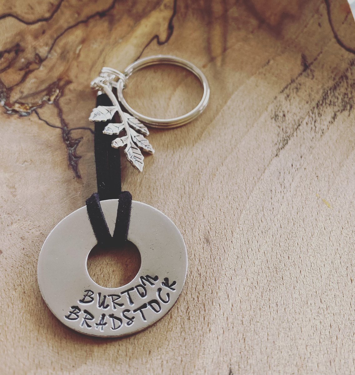Valkyrie_2020's tweet photo. ✨✨NEW✨✨
Our new ‘Burton Bradstock’ keyring. Getting ready for the Winter Craft fair 😊😊 soon to be added to our Etsy Shop. #burtonbradstock #Dorset #handmadegifts https://t.co/yG1WUiaoMx
