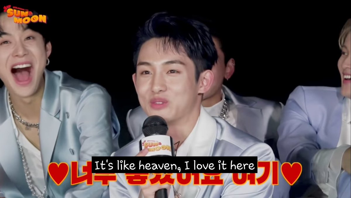 : วินวินรู้สึกยังไงกับการรวมตัวคนคลั่งรักวินวินครับ
🐥: เหมือนสวรรค์เลยครับ ผมรักที่นี่

(จองอูคือเราเอง 555555555555555)