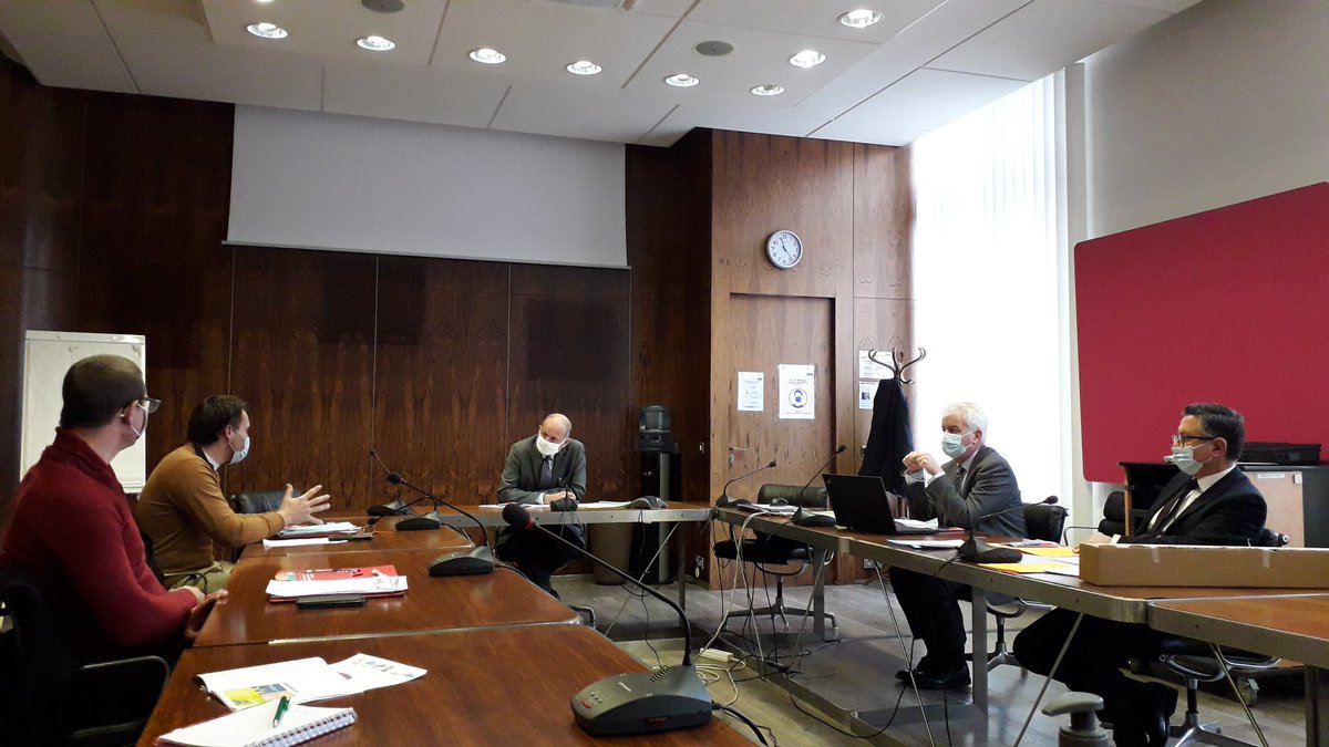 JeunesAgri57's tweet photo. Aujourd'hui, les Jeunes Agriculteurs de Moselle ont rencontré le @Prefet57. 
Les élus ont souhaité la bienvenue au nouveau préfet. Au menu des échanges : #installation, problématiques liées au foncier,  ZNT, chasse etc. https://t.co/RD4h0qEUi7