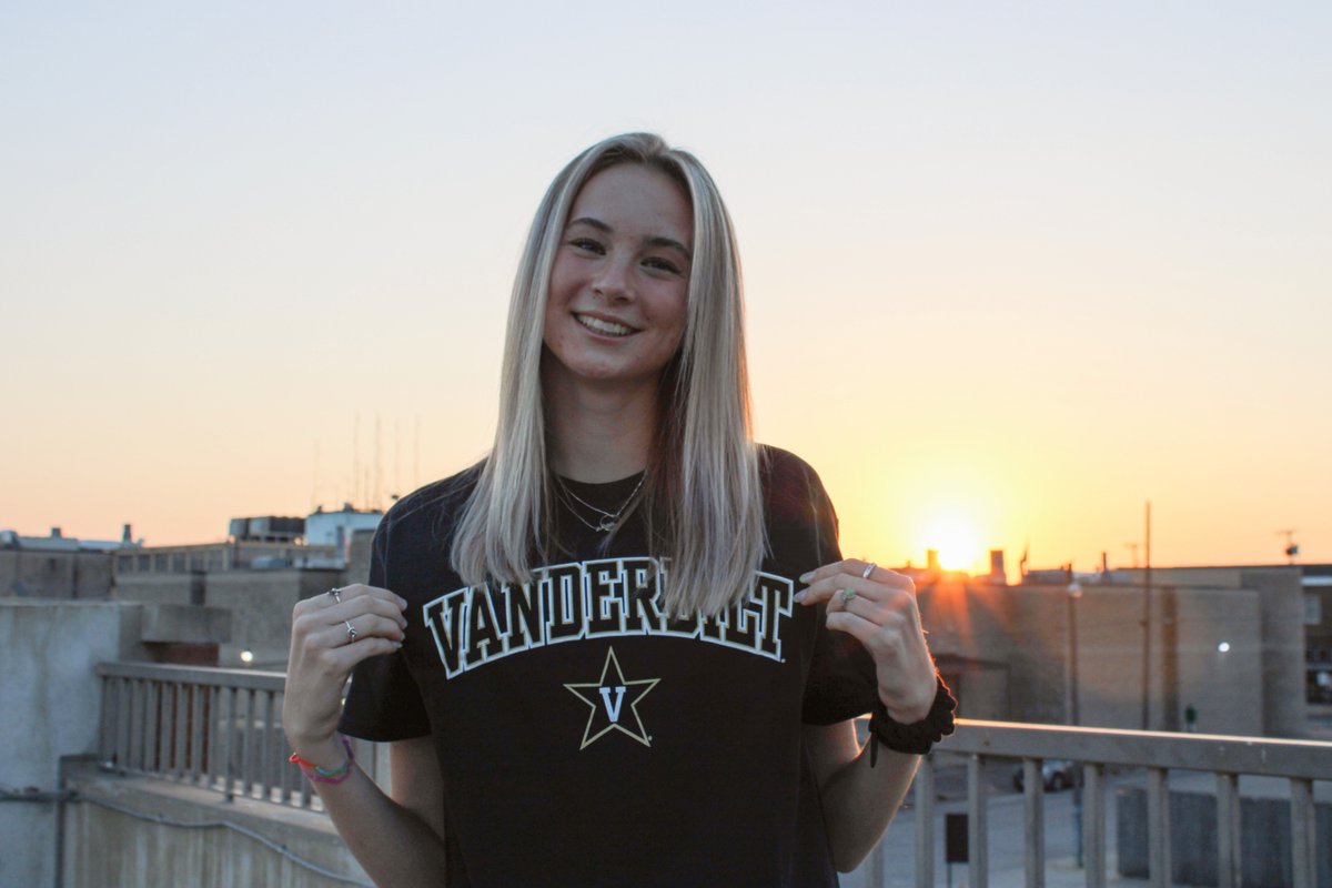 WaxahachieISD's tweet photo. One of @WaxahachieHS's record-holders, Emma Curry, officially committed to @VanderbiltU.
Her story 👇https://t.co/azq1KySH9s https://t.co/0iHS48oABw