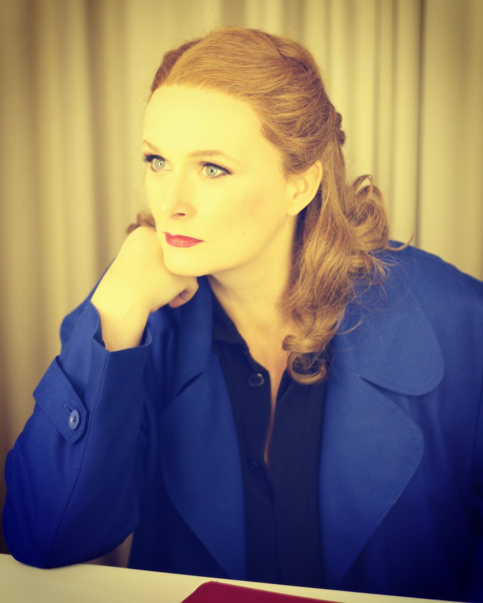 Dressing room snapshot <a href="/Hannoper/">Staatsoper Hannover</a> after last Sunday's second performance of 𝕿𝖗𝖎𝖘𝖙𝖆𝖓 𝖚𝖓𝖉 𝕴𝖘𝖔𝖑𝖉𝖊. Two more shows to go on October 25 &amp; 31! 🎶
#TristanundIsolde #StaatsoperHannover #MagdalenaAnnaHofmann