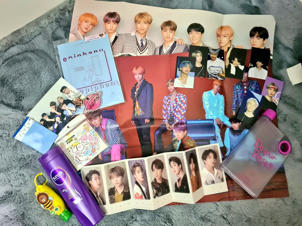 [HELP RT] JUST FOR FUN GIVEAWAYHi   #BTSARMY While cleaning my space, i found these & decided to give them away. They need new owner so they will not left unused. Whats in the box? Everythin in the pic (you can find the list under this tweet)Rules:Rt thisDue: 28/10/20 9pm
