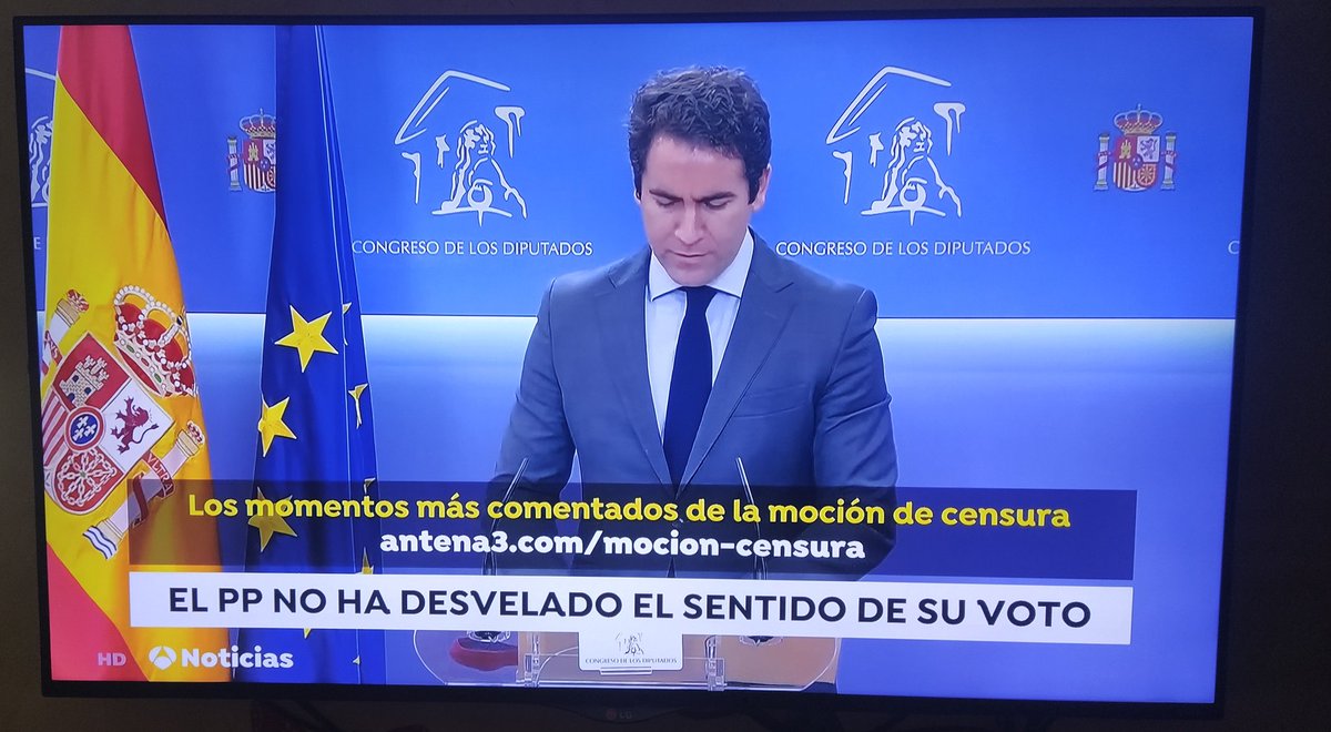 Jandrolion's tweet photo. Tienen una #MocionDeCensura donde @vox_es @VOX_Congreso @Santi_ABASCAL puede dar un golpe sobre la mesa y ayudar a las necesidades de España... Pues fijaros la preocupación del @populares @PSOE y @PODEMOS 
Les importa un cojón el país.
#EquiparacionYa https://t.co/6nROnETDrn
