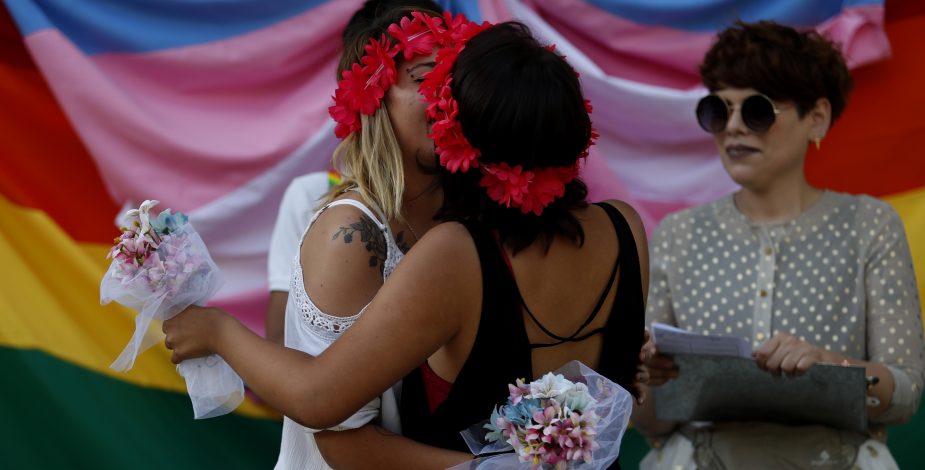 Movilh por dichos del Papa Francisco sobre uniones homosexuales: “Puede ser considerada un avance” bit.ly/3kjkT77