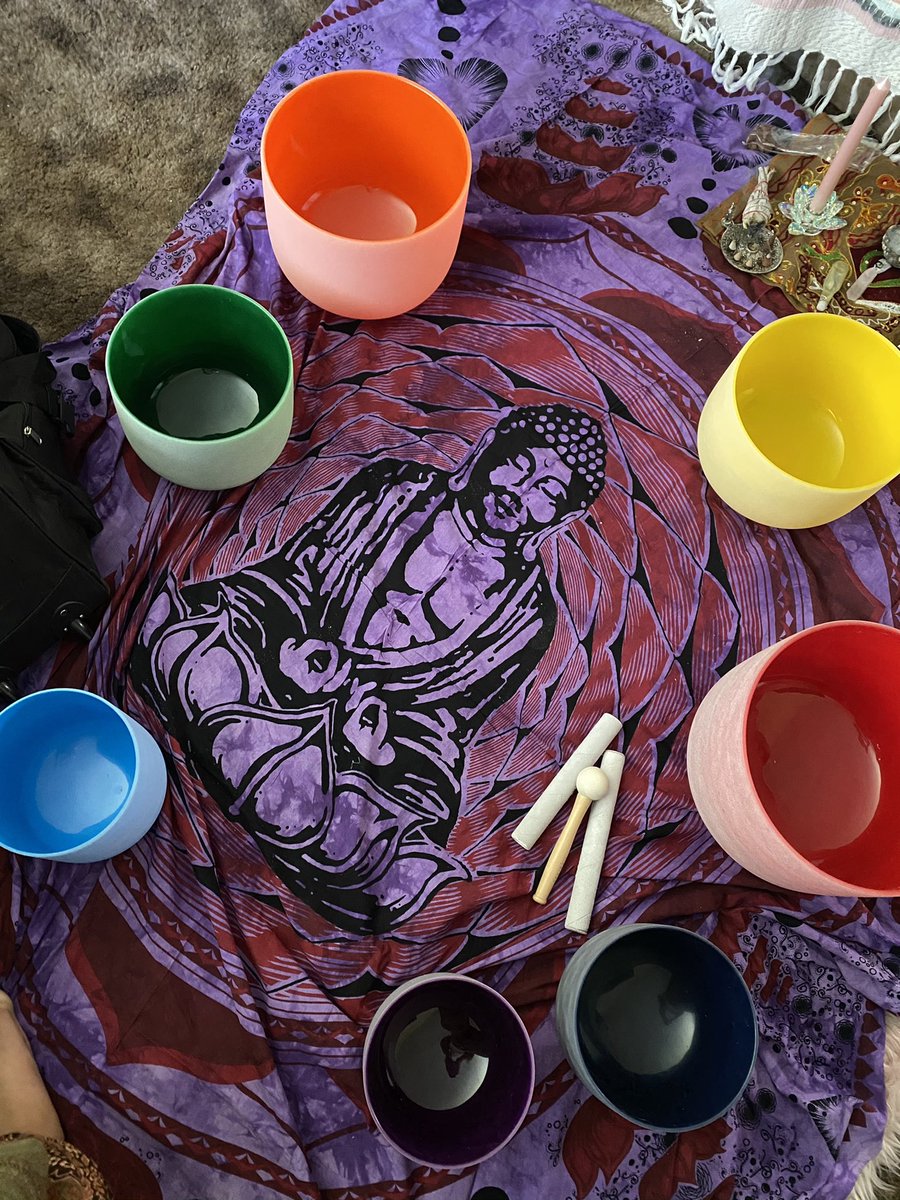 destinypierce11's tweet photo. Allow me to reintroduce Elevate Cupping with my official logo and other holistic tools I offer✨
One of them being 99.99% crystal singing bowls 🧘🏽‍♀️ https://t.co/wx23YSSZAL
