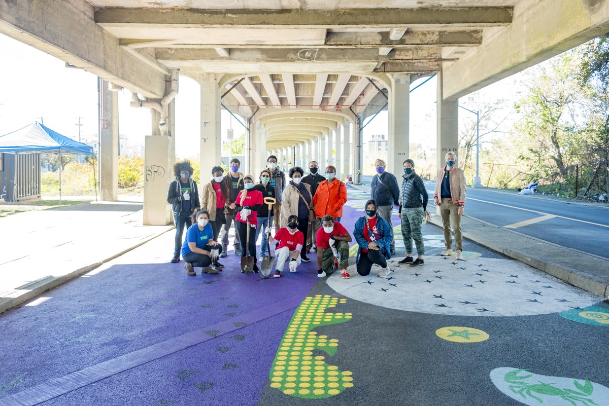 NYC_DOT's tweet photo. On 10/17, Commissioner Trottenberg launched Rockaway #WellnessWay in partnership with @RISERockaway and funded by @nacto. @Sequel_Studio designed the asphalt mural painted by Underhill Walls and administered through #DOTArt #Arterventions.
Photo by Giles Ashford https://t.co/dgebwRxwLh