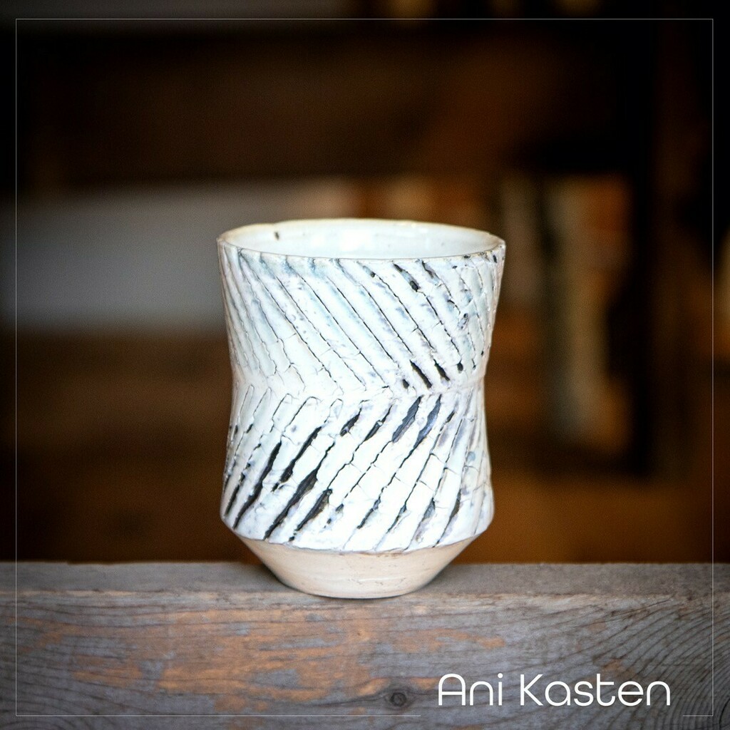 I love the elegant simplicity of this cup as much as the texture and shape.

#anikasten #whitecups #whitepottery #intandemgallery #interiordesignceramic