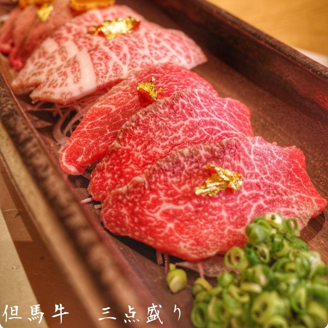 おもき離れ 銀座店 但馬牛三点盛り 赤身 霜降り 霜降り炙りからすみ添え きめ細かく上品な甘みの但馬牛と料理長手作りのからすみとの味のハーモニーをお楽しみくださいませ 店舗情報 おもき離れ 住所 東京都中央区銀座5 8 9 Bino銀座 4階 Tel 03 3569 おもき離れ 銀座店 但馬牛三点盛り 赤身 霜降り 霜降り炙りからすみ添え きめ細かく上品な甘みの但馬牛と料理長手作りのからすみとの味のハーモニーをお楽しみくださいませ 店舗情報 おもき離れ 住所 東京都中央区銀座5 8 9 Bino銀座 4階 Tel 03 3569