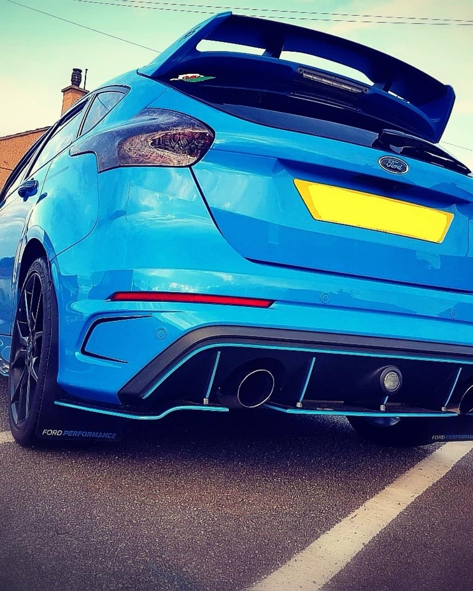 andyhydromania's tweet photo. Ford RS rear lights custom painted in clear and holographic flake then hydro dipped in a smoking clown print. #hydrographic #car #hydrodipping #hydrographics #hydromania #watertransfer #sprayart #ford #rs #fordrs #focus #fordst #rsfocus #focusrs #fordfocusrs #fordperformance https://t.co/BmDvnrY9Dv