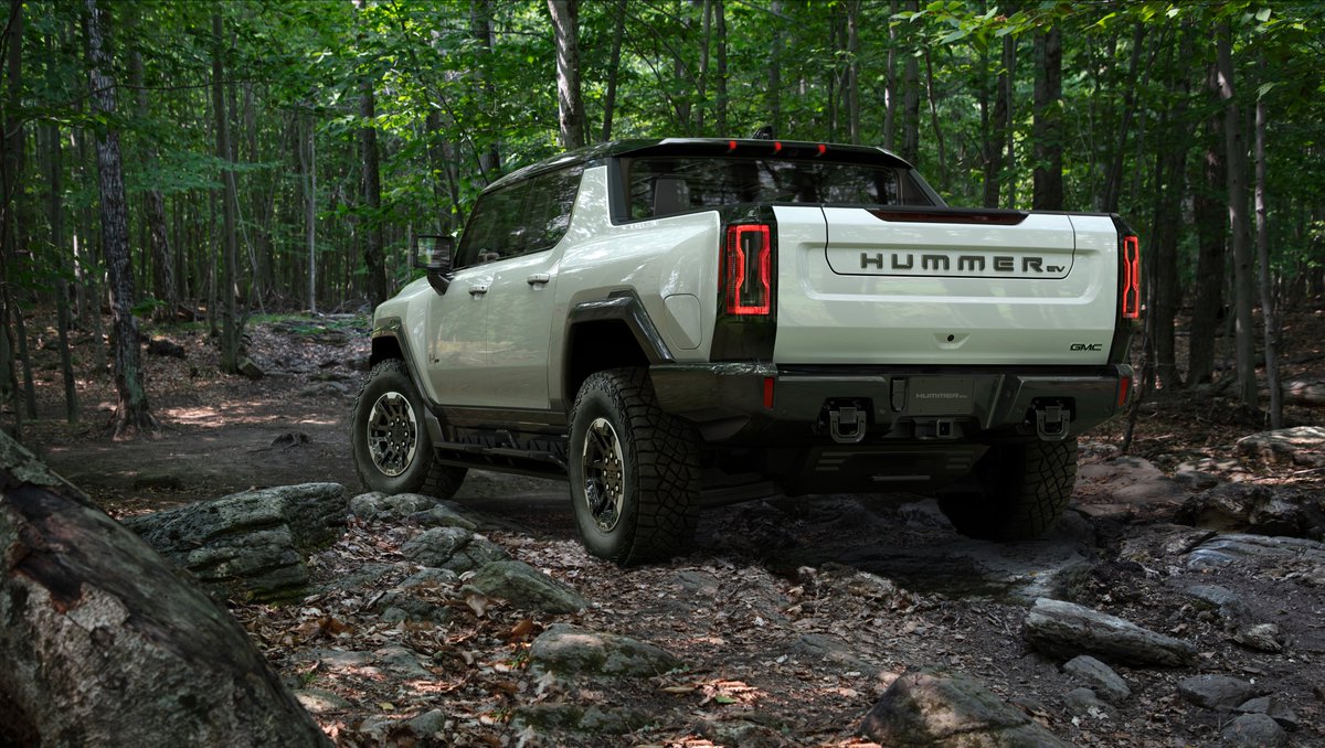 DriveMx1's tweet photo. Se presenta el #GMCHummerEV Edition 1 2022 será el primer vehículo en producción con la arquitectura de batería Ultium de #GM y ofrecerá impresionantes características dentro y fuera de carretera y una gran gama de características dinámicas y de desempeño del vehículo.
#DriveMX https://t.co/oetWBky6qH