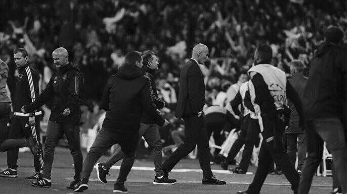 الحين يبدأ الكل توبيخ زيدان 
وإقالة و إعدام و سبب دمار الريال 
و و و و  .

لا يهم ذلك

معك في كل التعثرات قبل البطولات يا زيدان