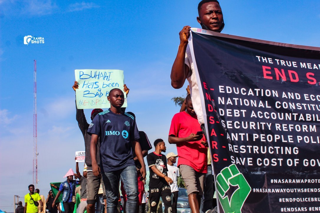 EmmaKuza's tweet photo. Peaceful Protesters are not hoodlums or criminals. Check out #NasarawaProtest. Even despite provocation at the end of our protest, we refused 2 engage the crude agents of @NasarawaGovt in show of strength. We just want a #BetterNigeria.
#EndSARS
#EndPoliceBrutality
@feminist_coal https://t.co/lfVbc3wj2y