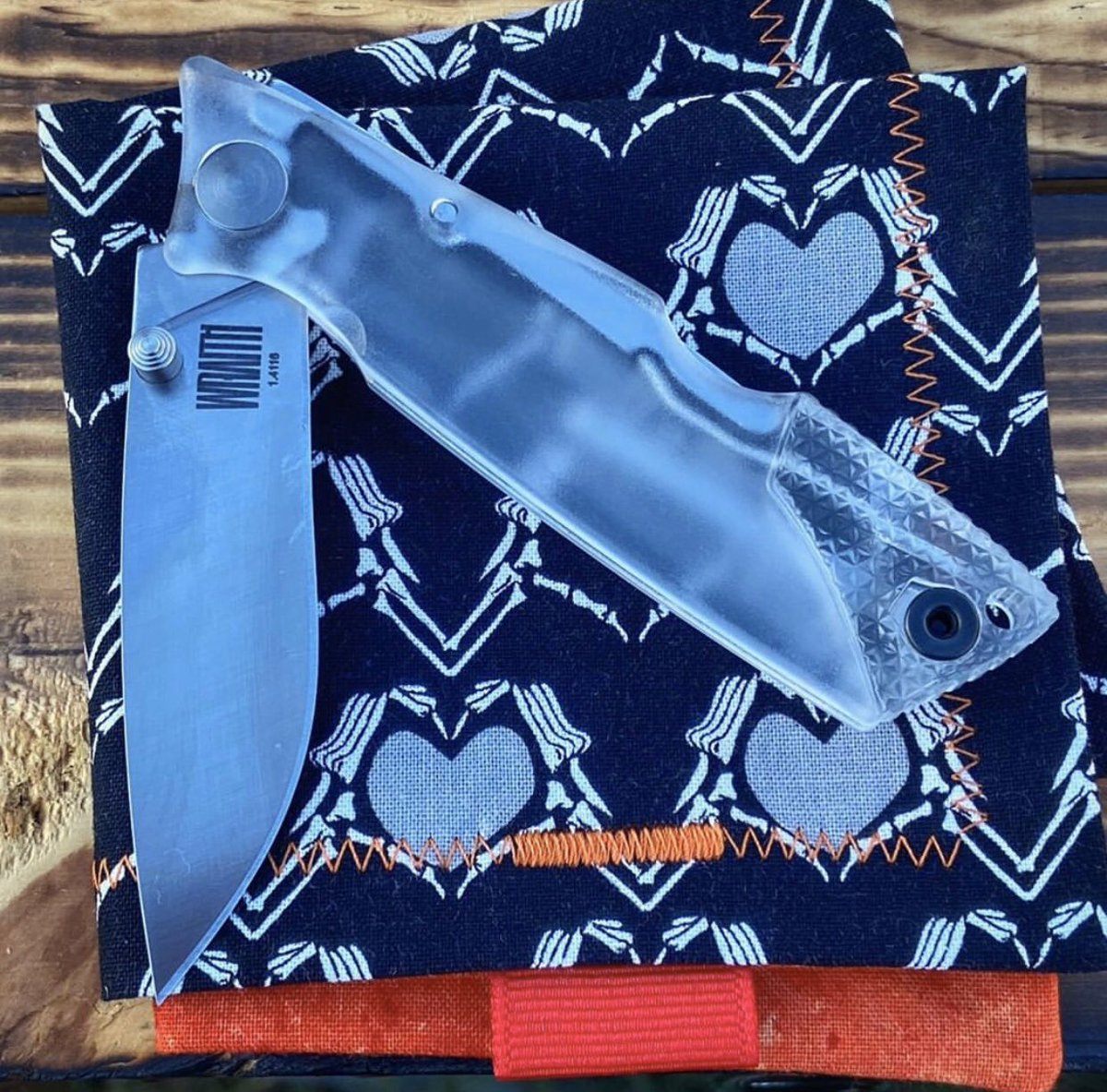 OntarioKnife's tweet photo. It’s pretty Clear why the #WraithIce is a great choice for your newest #edc! 👌🏽🔪🧊#ontarioknifecompany #ontarioknife #ontarioknifeco #ontarioknives #OKC1889 #pocketknife #foldingknife #knife #blade #clear #wraith #recurve #IceSeries #hunting #camping #hiking #outdoors #tools https://t.co/FHTkee61fN