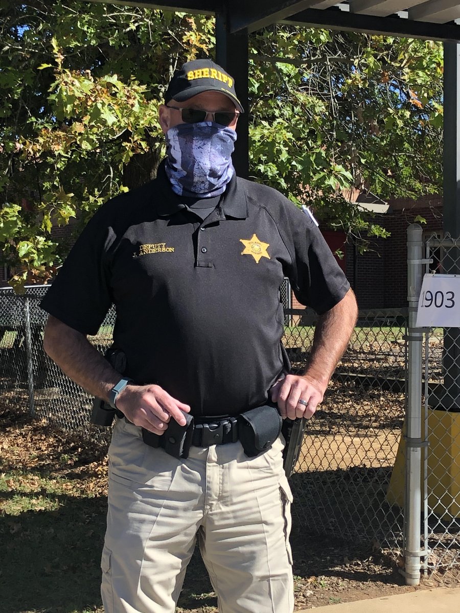 Shoutout to SRO John Anderson, seen here monitoring the bus ramp at Burnside Elementary in Pulaski County. We see you, SRO Anderson!
