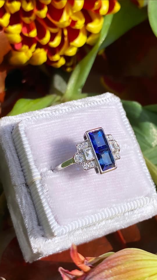 chainsofgolduk's tweet image. The 18ct White Gold ring features two fabulous rectangular step cut vibrant blue sapphires with a total weight of 1.83cts. 
Shop with confidence
chainsofgold.co.uk/shop/vintage-s…
#jewellery