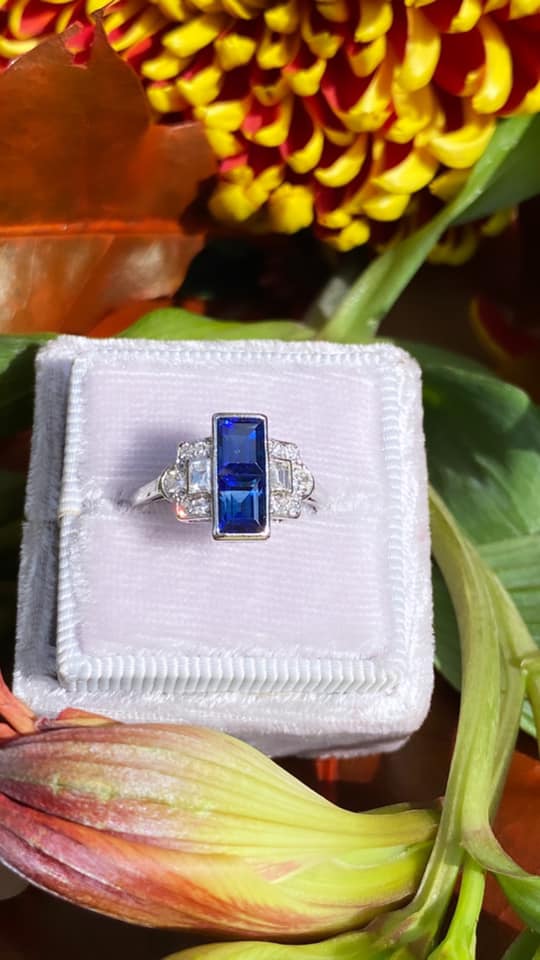 chainsofgolduk's tweet image. The 18ct White Gold ring features two fabulous rectangular step cut vibrant blue sapphires with a total weight of 1.83cts. 
Shop with confidence
chainsofgold.co.uk/shop/vintage-s…
#jewellery