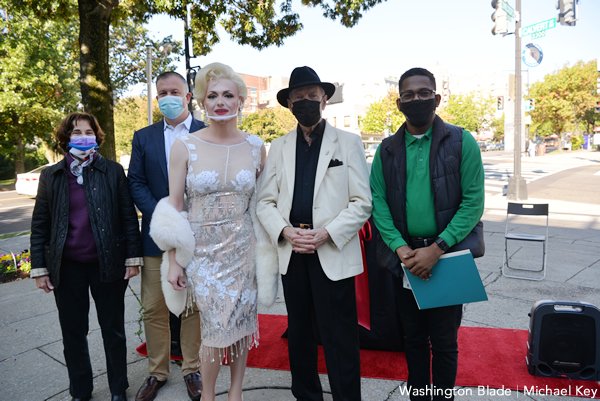 TonyDonaldsonJr's tweet photo. Ward 3 @DCMOCRS joined @WoodleyParkMS to celebrate the restoration of the iconic "Marilyn" mural at Connecticut Ave &amp; Calvert St NW. Thank you to all the neighbors who made this possible and all who keep the corridor thriving! #SupportLocalBusinesses https://t.co/lZhvkz6KWB