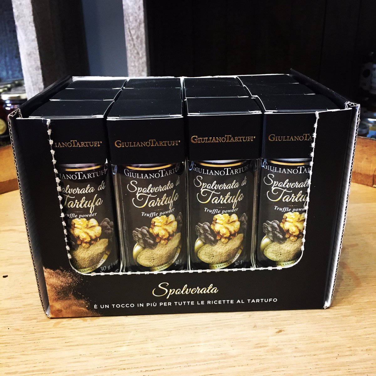 toupinouche's tweet photo. Pour les dingues de #truffe : #spolverata (saupoudré) de truffe Giuliano Tartufi 
 #epiceriefine #épiceriefine #garches #saintcloud #vaucresson #marneslacoquette #suresnes #villedavray #rueilmalmaison #boulognebillancourt https://t.co/FWRpGzmwDl
