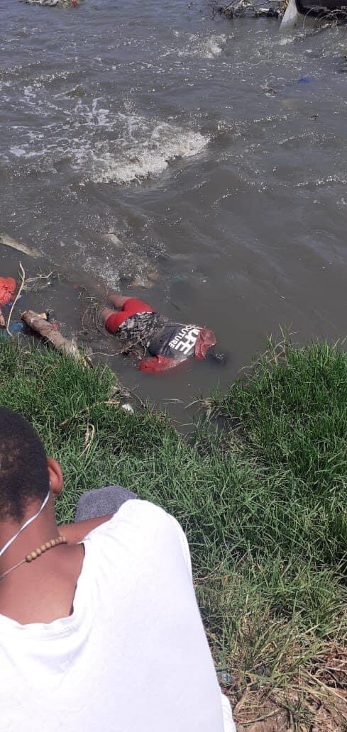 Old_Geee's tweet photo. A body of a young lady found in the stream in Eldorado Park Unknown who she is and unknown how it happened  The body was discovered by 2 young boys that were catching crabs .#HumanTrafficking #AmINext https://t.co/b75GHLvMlZ