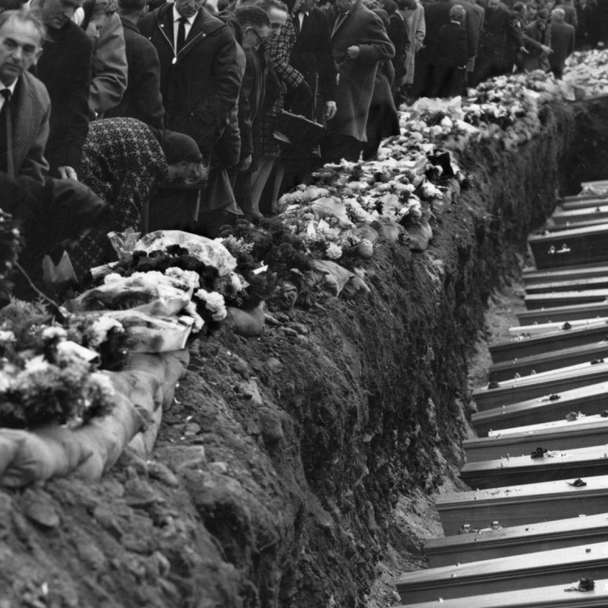 Aberfan - October 21st 1966 - 9:13AM

150,000 tonnes of coal waste slide down a hill and tore through Pant Glas Junior school &amp; houses near it.

116 children, mostly aged 7-10, and 28 adults died.

Today we remember them.

#AberfanDisaster