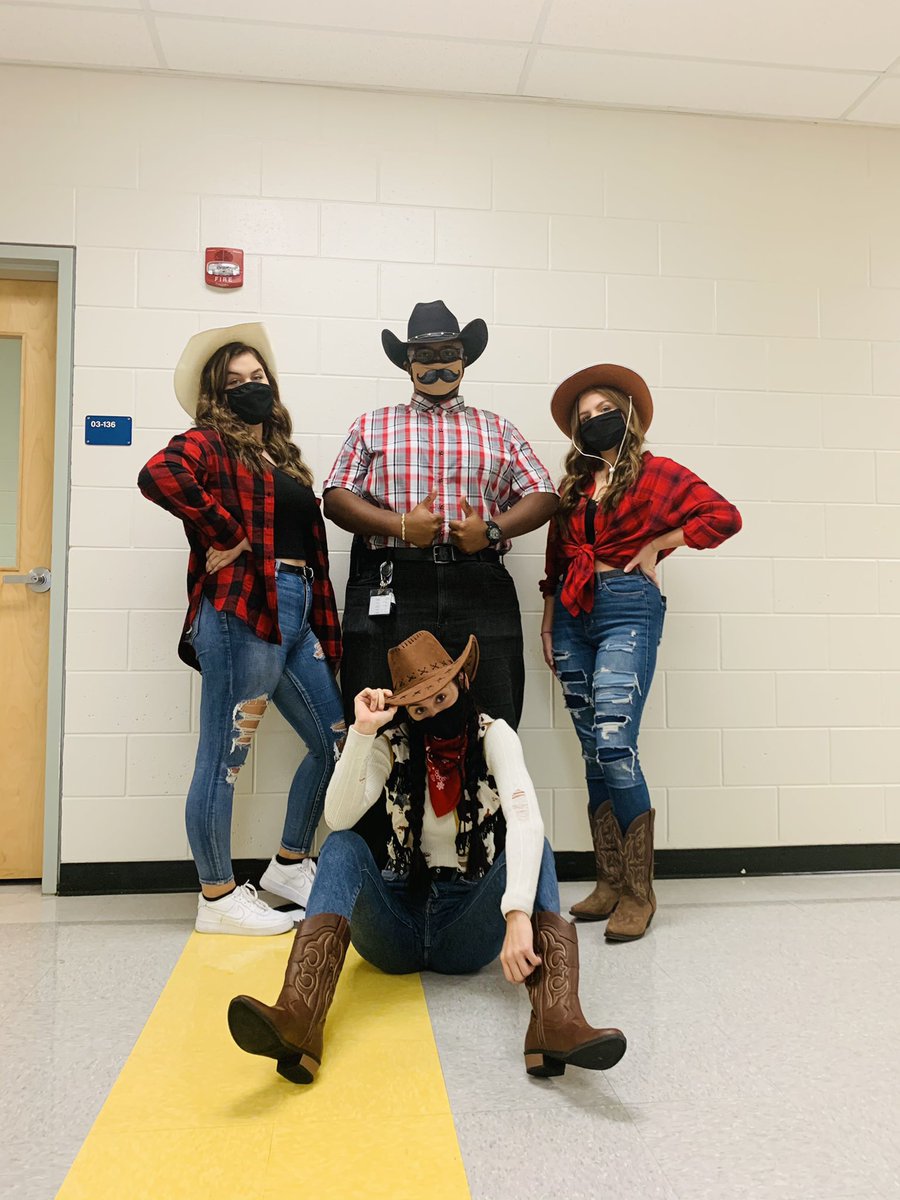 AncloteSharks's tweet photo. Western Day in full swing today!
#Hocoweek2020 https://t.co/vEQCmygmEf