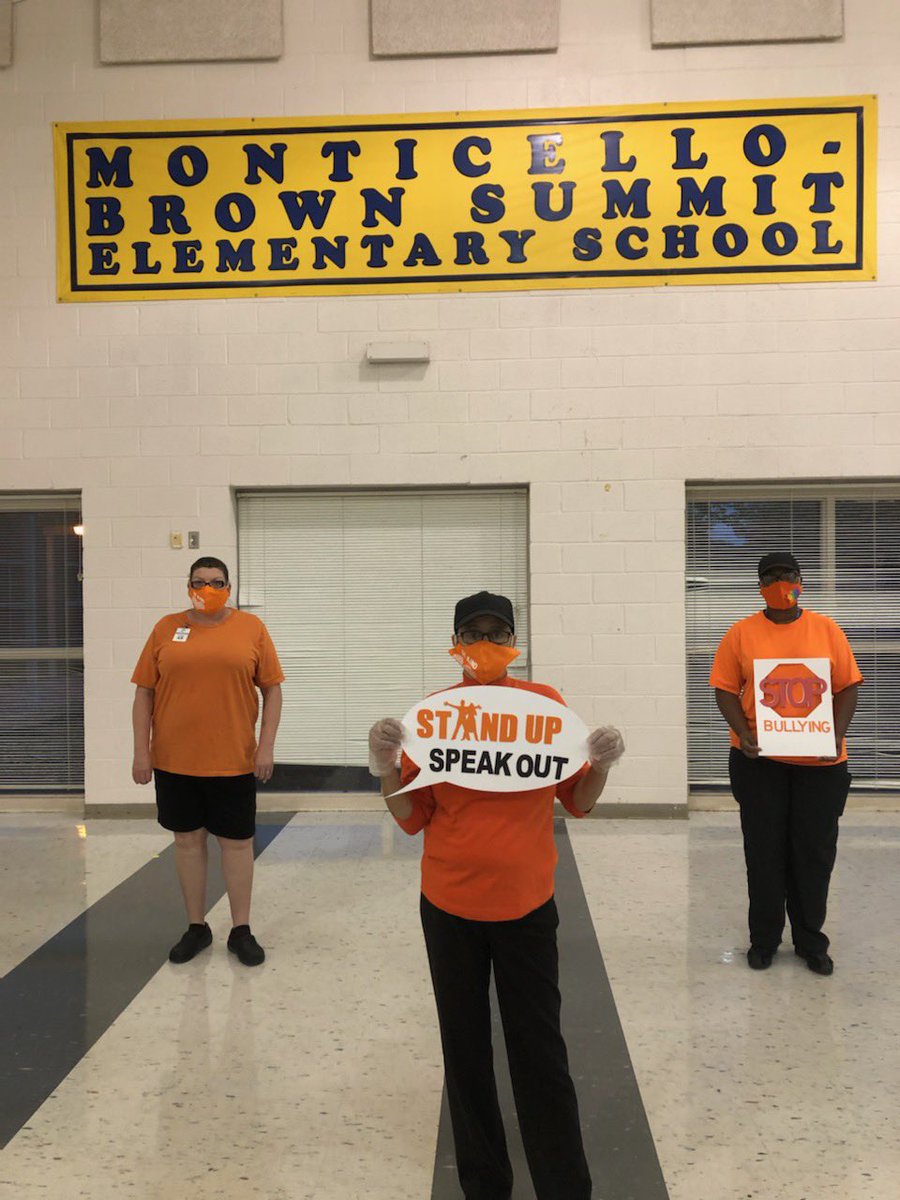 GCS_SEL_Office's tweet image. Our Food &amp;amp; Nutrition departments across the district are wearing their orange today! They want to send the message to students who are bullied that they are not alone. Thank you for everything that you do!!! We see you!!!! #gcsunity #gcsunite #unityday2020 @GCSchoolsNC