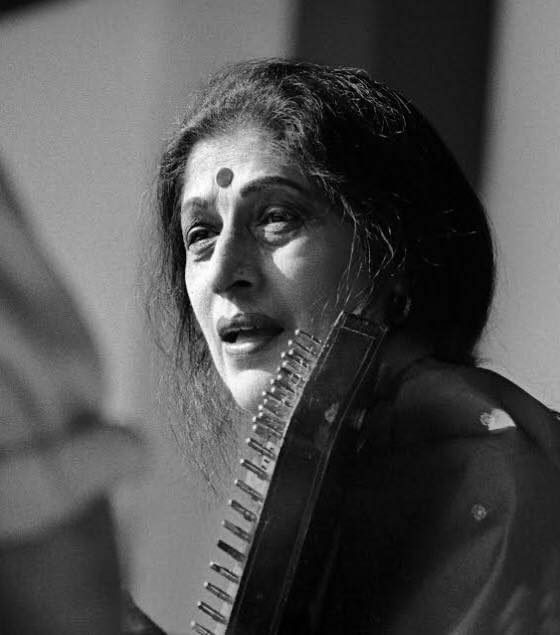 16/n #SaraswatiDarshan  #सरस्वतीदर्शन Padma Vibhushan गान सरस्वती Vid.  #KishoriAmonkar ji (10 Apr 1931 – 3 Apr 2017), an exponent of the  #JaipurAtrauli gharana, her immortal divine music transcended beyond the gharanas & influenced the generations of musicians. 