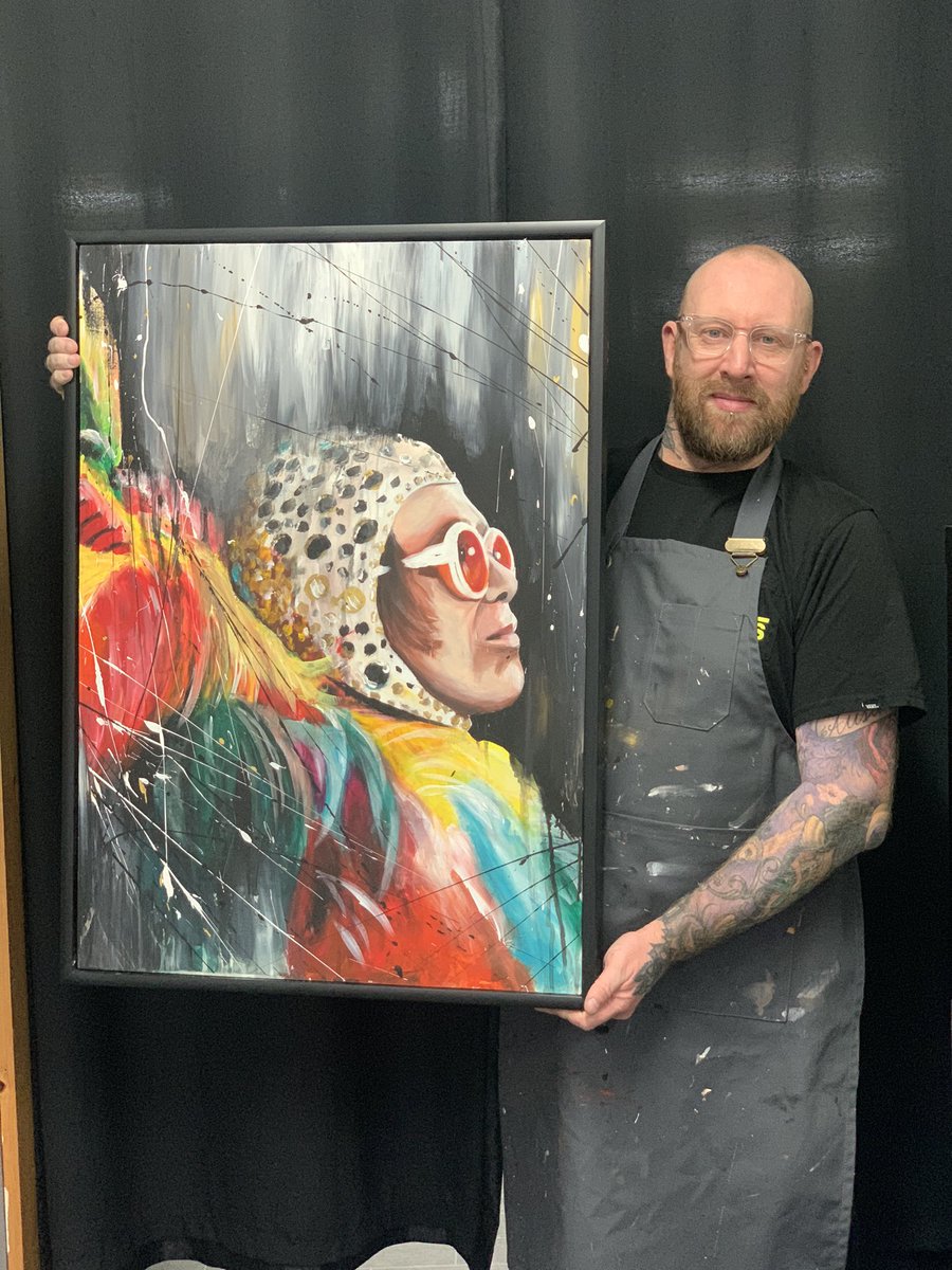 Finished off this @eltonofficial portrait yesterday. What a legend!hope he gets to see it. This will be going to Pittsburgh. 😊👌🏼 #Elton #EltonJohn #art #originalart #painting #love #theartistwade https://t.co/OKb49RlFLS