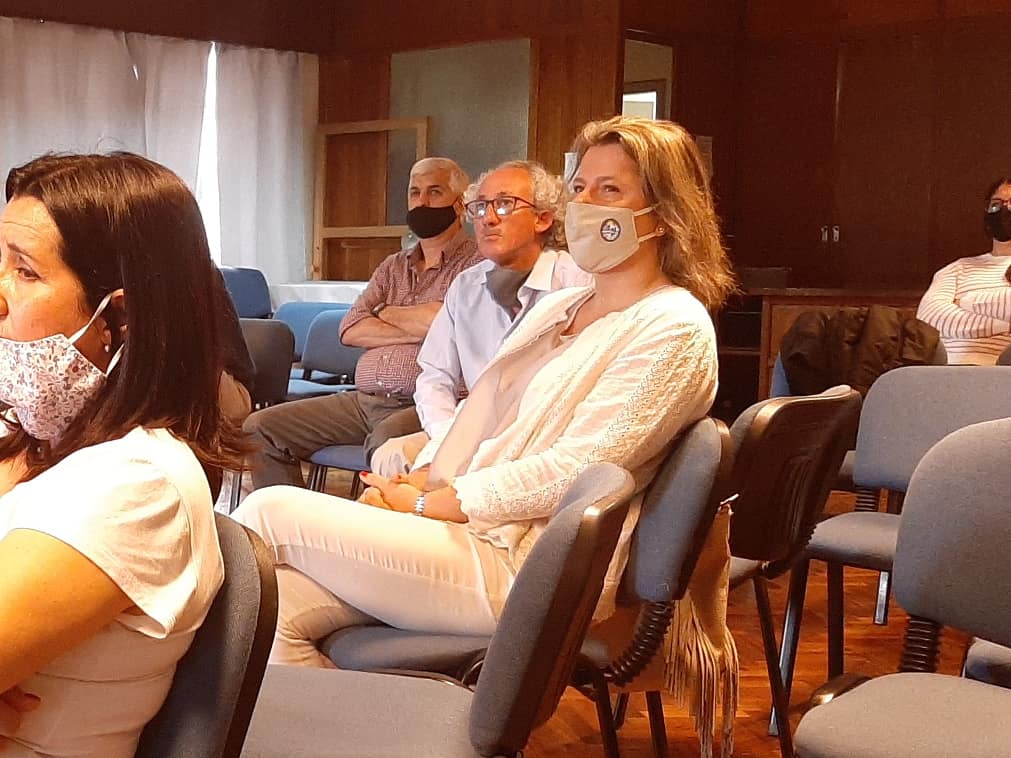 sembrandouy's tweet photo. Visitamos el Centro Comercial e Industrial de Cerro Largo, nos recibió su Presidente María Moura con su equipo. Presentamos el #ProgramaSembrando en el marco de la gira de #SembrandoPorElPaís con el objetivo de apoyar las acciones que impulsan a los emprendedores desde el Centro. https://t.co/gzKkjptKDZ