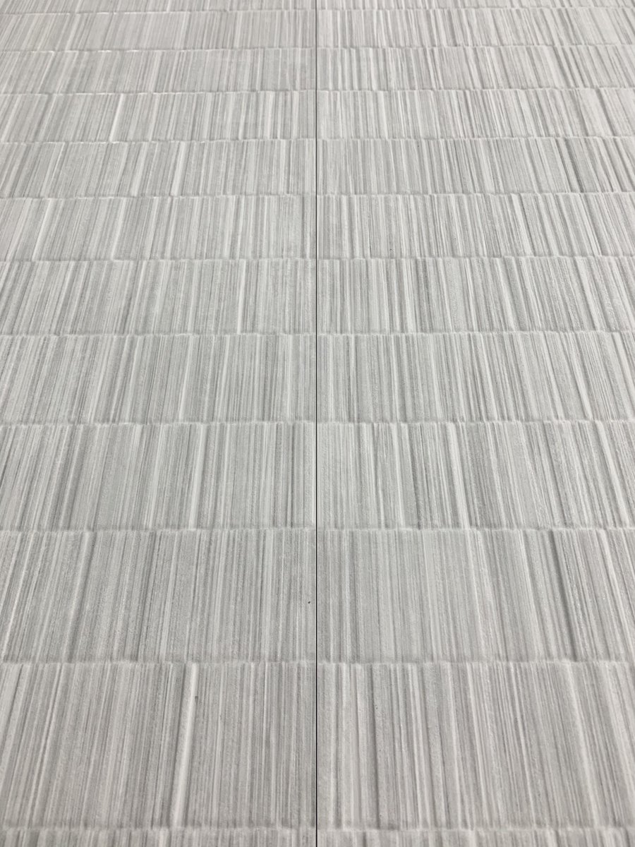 RialtoTX's tweet photo. Check out the #detail in our #Signo Series
Available in White and Grey 16x48
https://t.co/4B8naq9Mke

#walltile #wallaccents #ceramic #seamlesslines #quality #spanishceramic #madeinspain #instockindallas https://t.co/NDgZKSi9AN