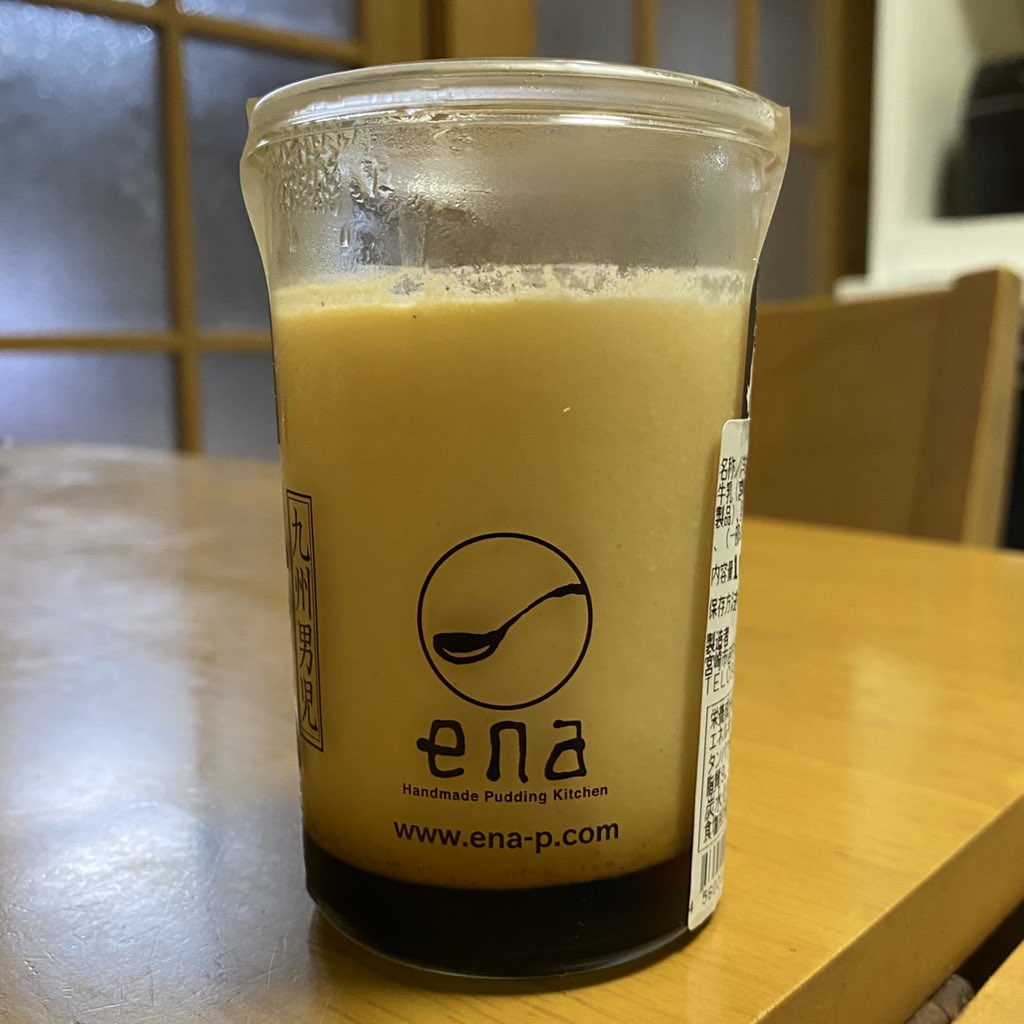 inog169's tweet photo. 漢のプリンです🍮
固めの生地で量も多く食べ応えありました。ただ、底のカラメルシロップを最後に残すとめっちゃ濃くて苦いです(^^;;
残り半分くらいになったとこでカラメルシロップと混ぜ合わせたほうが美味しいかもですね^_^ https://t.co/lmHS9gfhpX