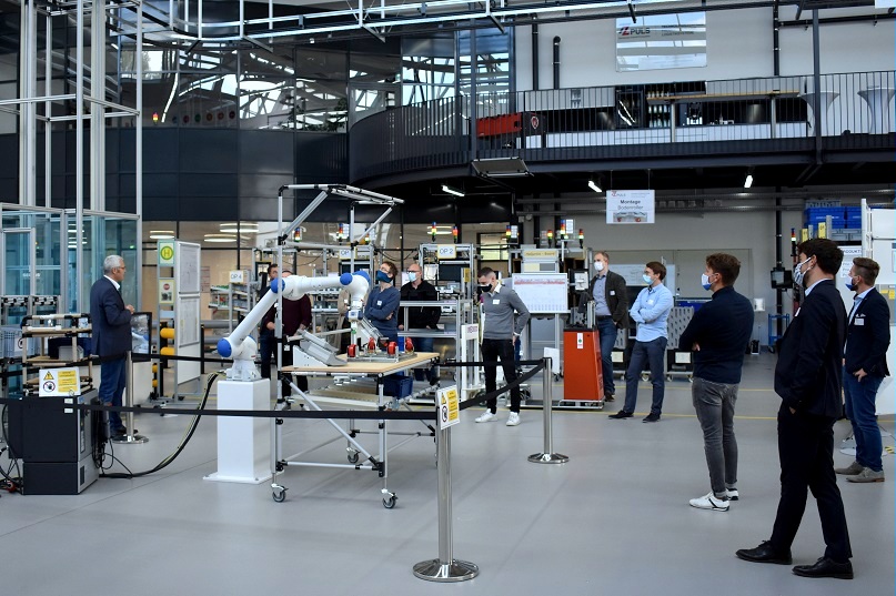 BIOS2000's tweet image. Fertigung im Wandel?
Veränderungen erleben wir derzeit alle - auch die Produktion. Die Factory-Tour gibt tolle Einblicke in die Musterfabrik des Technologiezentrums Produktions- und Logistiksysteme TZ PULS!
@VDMAonline @DigitalAugsburg 
geovision.de/newsreade.../v…