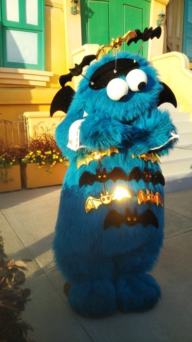 雪 クッキーモンスターのカチューシャ マスクの3人衆が押しかけて照れてしまうきゃわいいクッキーモンスターの写真でも見て心落ち着けてください