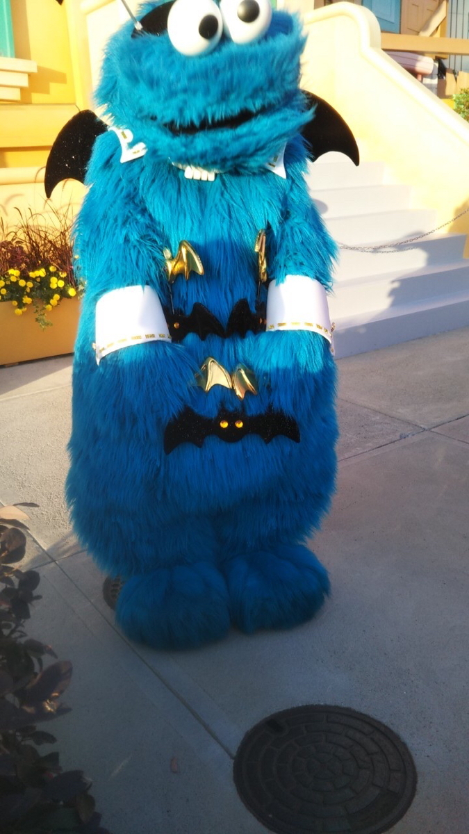 雪 クッキーモンスターのカチューシャ マスクの3人衆が押しかけて照れてしまうきゃわいいクッキーモンスターの写真でも見て心落ち着けてください