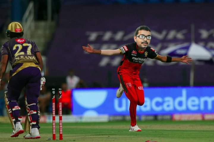 Assalt_offcialS's tweet photo. Back to Back hit...💥

Sarkar To Bigil...😂

#KKRvRCB | #Valimai https://t.co/EZ6JODq69V