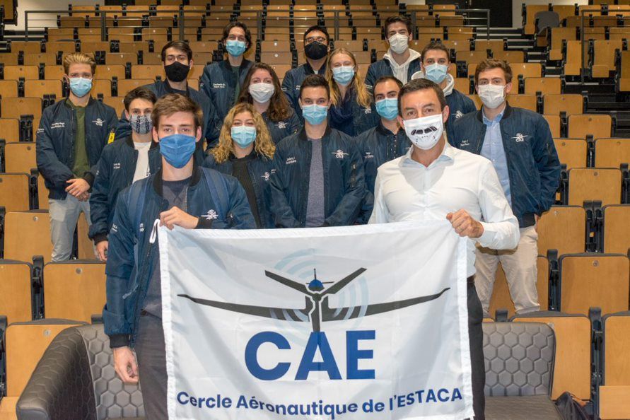 CAEstaca's tweet photo. Hier, Xavier TYTELMAN nous a fait l’honneur de revenir à l’ESTACA pour nous parler de la gestion de la crise du covid-19 dans le secteur aéronautique !

Nous souhaitions le remercier chaleureusement pour cette conférence toute aussi passionnante que les précédentes !

@PeurAvion https://t.co/U5bg7fNDIi