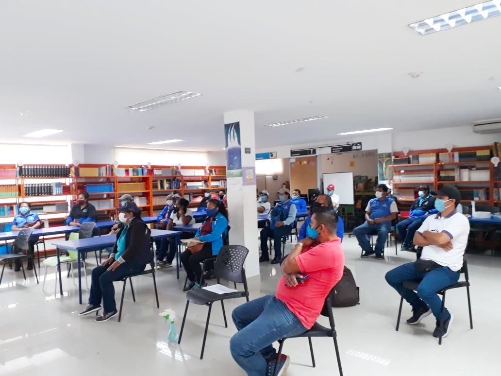 EducacionZ2_Ec's tweet photo. #SíALaEducación | @MeraViteri Director Distrital junto a su equipo de trabajo realiza la conformación de cuadrillas con el personal de código de trabajo para el apoyo a las Instituciones
 Educativas. Distrito 17D12 #PedroVicenteMaldonado #PuertoQuito #SanMiguelDeLosBancos https://t.co/TcmPjqswyz