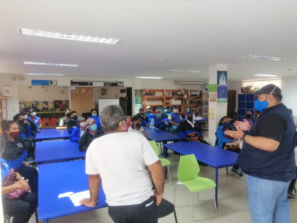 EducacionZ2_Ec's tweet photo. #SíALaEducación | @MeraViteri Director Distrital junto a su equipo de trabajo realiza la conformación de cuadrillas con el personal de código de trabajo para el apoyo a las Instituciones
 Educativas. Distrito 17D12 #PedroVicenteMaldonado #PuertoQuito #SanMiguelDeLosBancos https://t.co/TcmPjqswyz