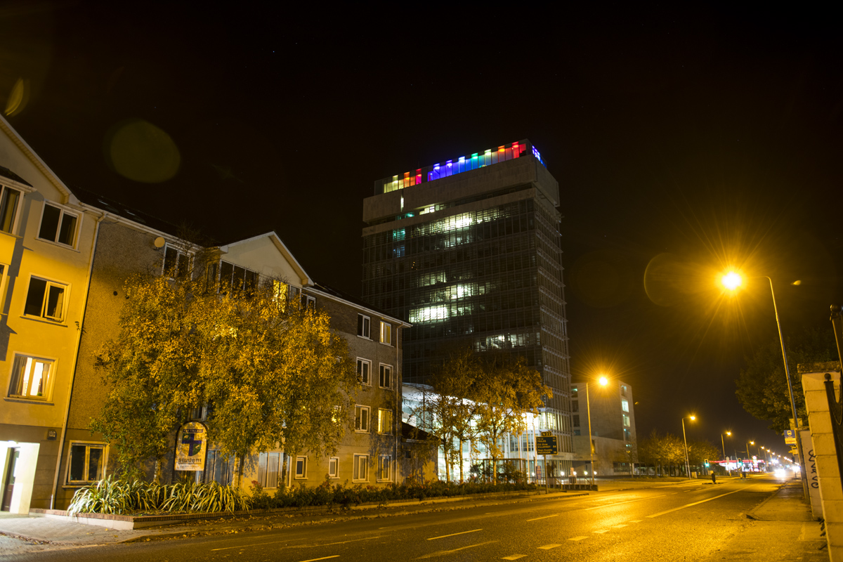 Corkcoco's tweet photo. County Hall is lighting up all this week in support of #CorkPride Festival 2020 
🏳‍🌈🏳‍🌈🏳‍🌈 🌈🌈💙💚💛💜🧡❤️🌈🌈🏳️‍🌈🏳️‍🌈🏳️‍🌈
@corkpride Cork Pride Cork Pride 
#CorkPride2020 https://t.co/tvNlsmnp4R